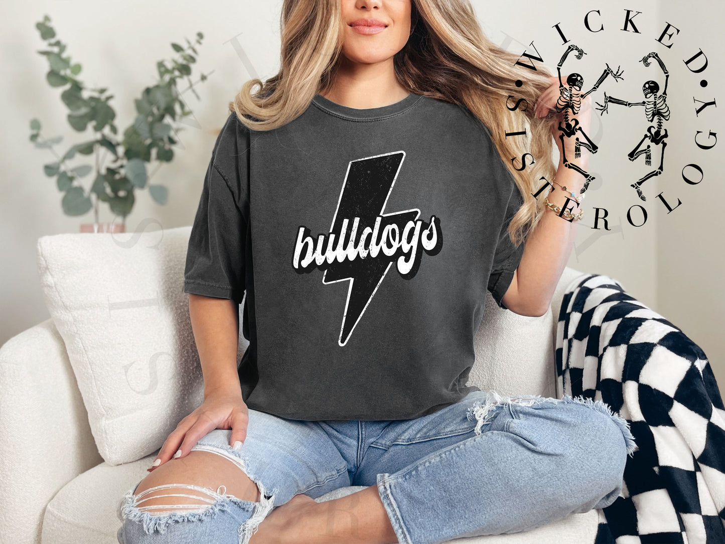 Bulldogs Distressed Bolt
